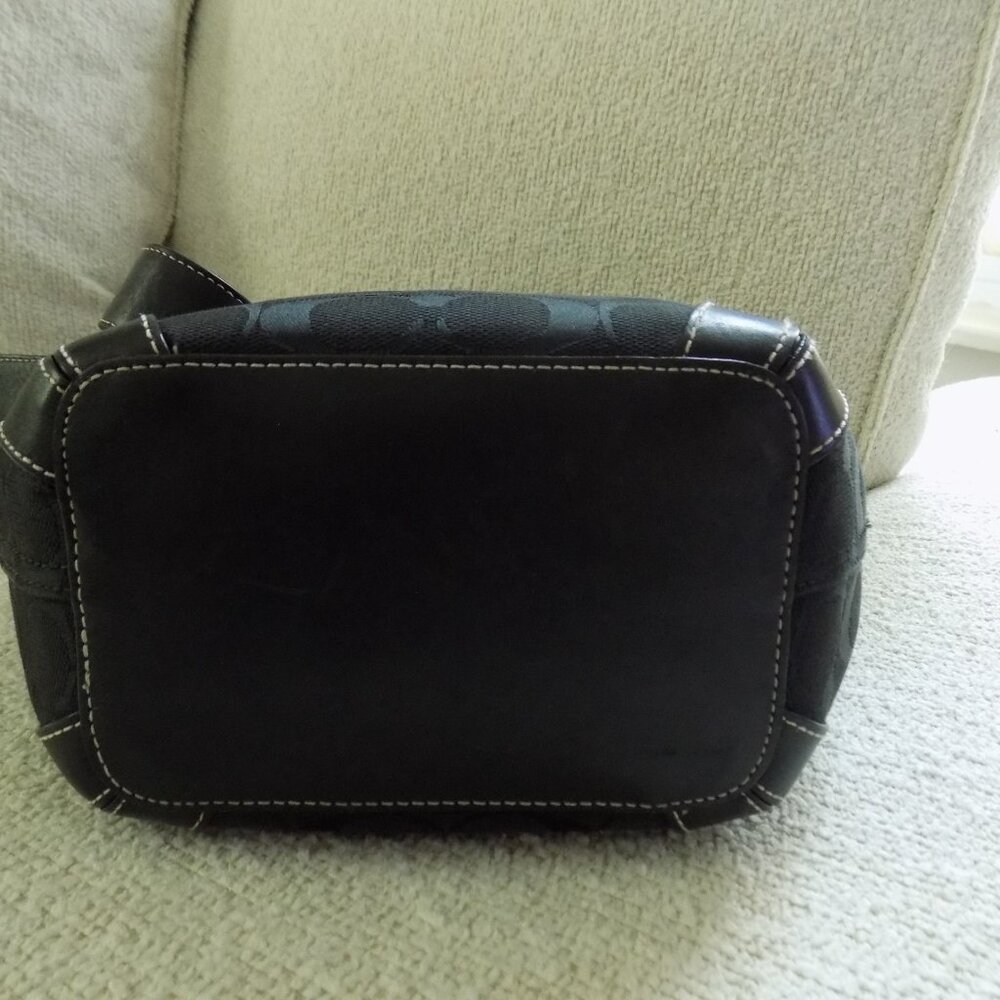 Gorgeous EUC COACH Medium Size Carley Bucket Shoulder Bag, purse, tote, handbag - Picture 2 of 5
